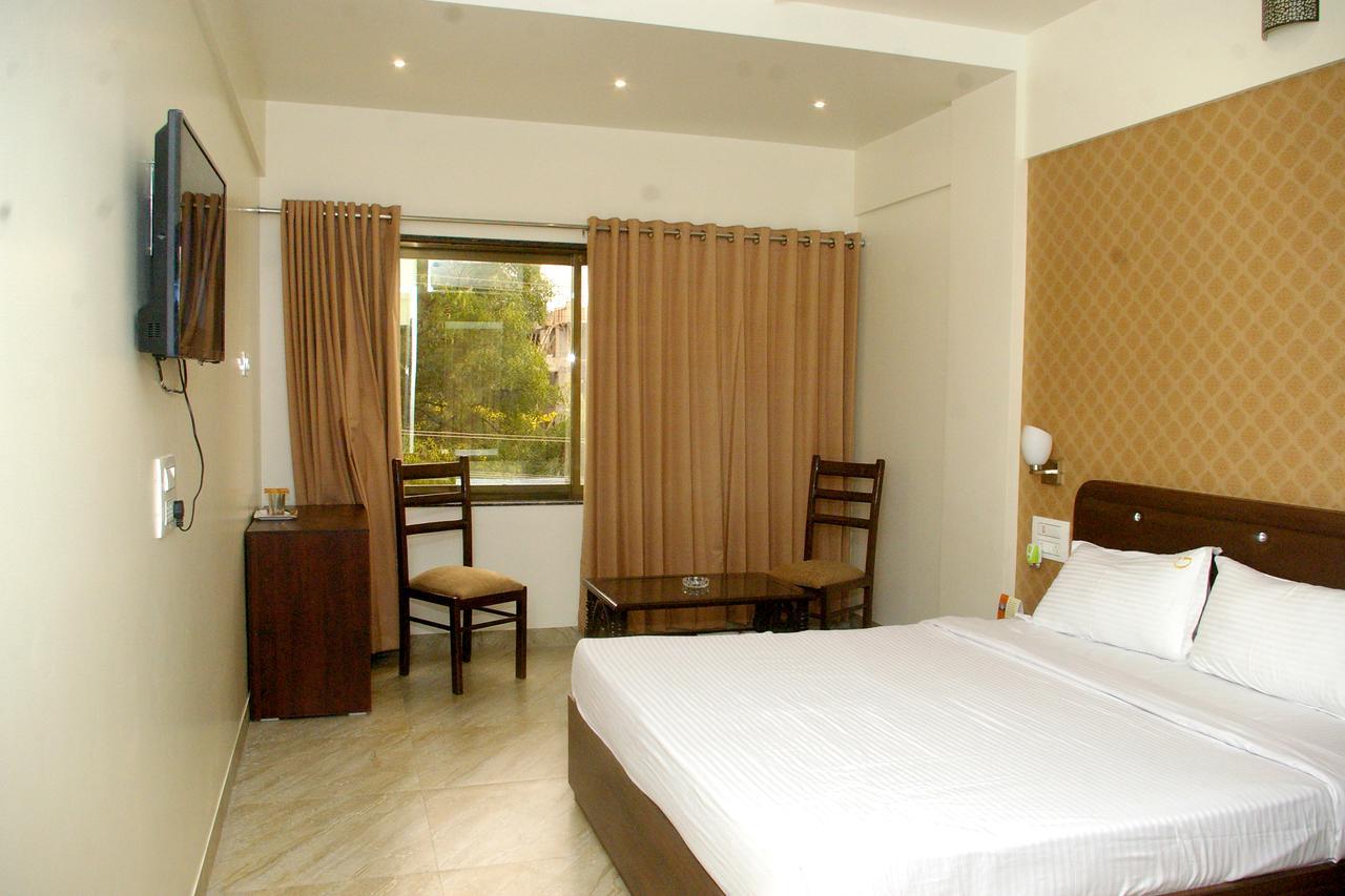 Hotel Gulmohar Pride Ahmednagar Ngoại thất bức ảnh