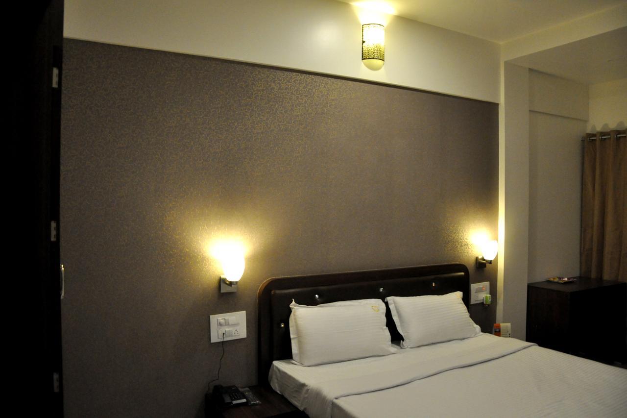 Hotel Gulmohar Pride Ahmednagar Ngoại thất bức ảnh