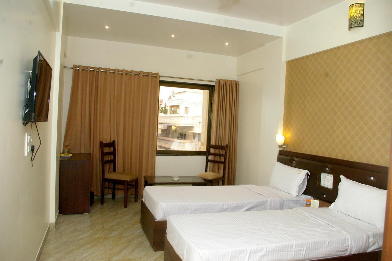 Hotel Gulmohar Pride Ahmednagar Ngoại thất bức ảnh