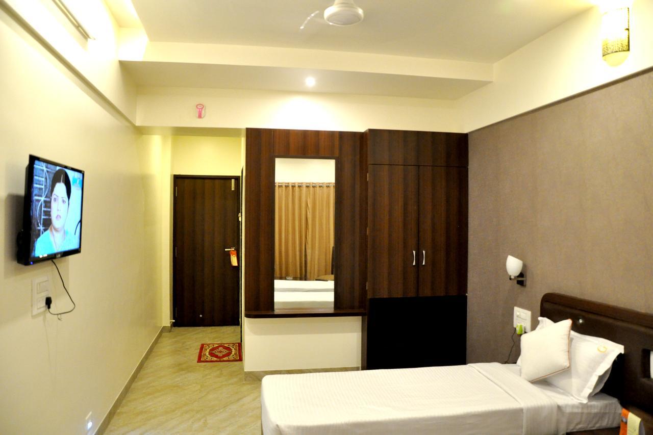 Hotel Gulmohar Pride Ahmednagar Ngoại thất bức ảnh