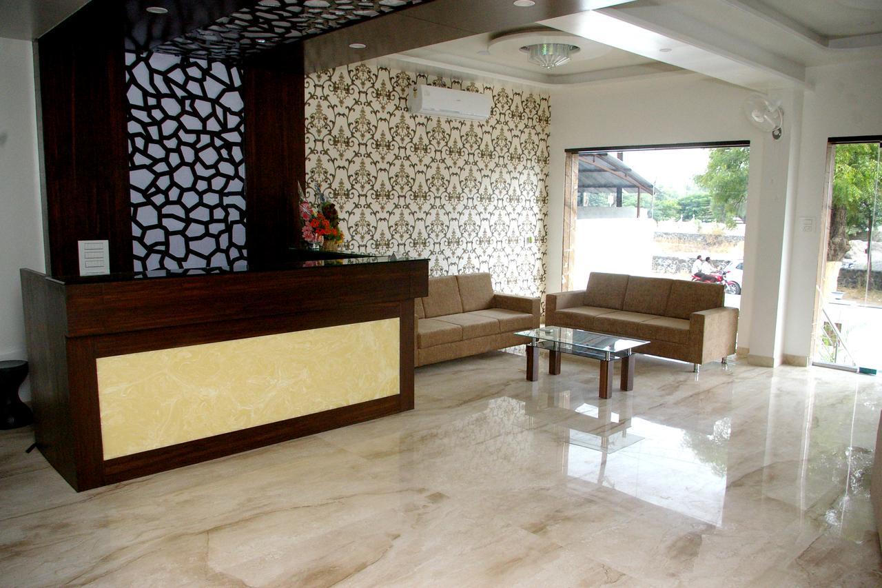 Hotel Gulmohar Pride Ahmednagar Ngoại thất bức ảnh